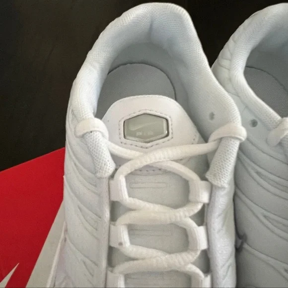 ✔️New✔️ NIKE Air Max Plus GS Triple White - Picture 7 of 10